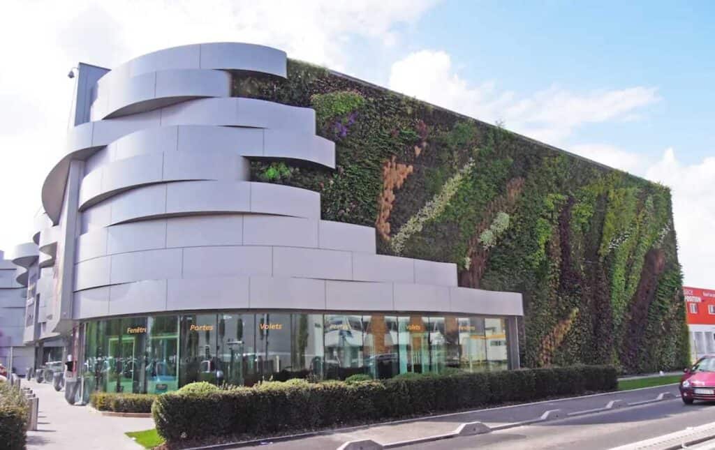Living walls and architecture